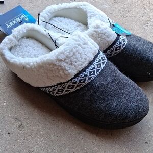 NWT Womens Isotoner Black Slippers